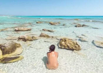 Praias-de-Nudismo-10-Destinos-Saiba-Onde-Elas-Ficam-2-350x250 Mente Urbana